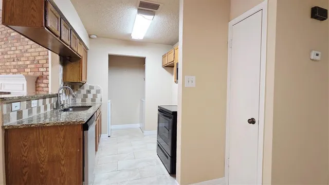 $1,395 | 2400 Jupiter Road, Unit B9, Plano, TX 75074