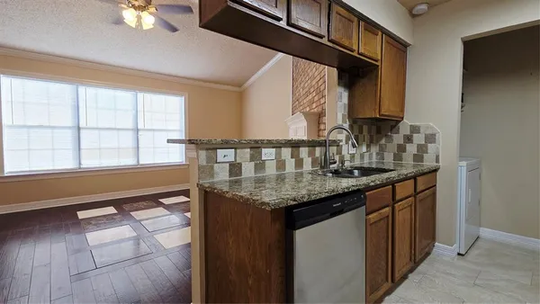 $1,195 | 2400 Jupiter Road, Unit B9, Plano, TX 75074