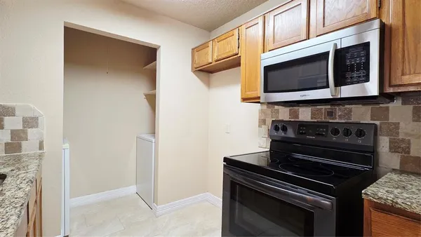 $1,195 | 2400 Jupiter Road, Unit B9, Plano, TX 75074
