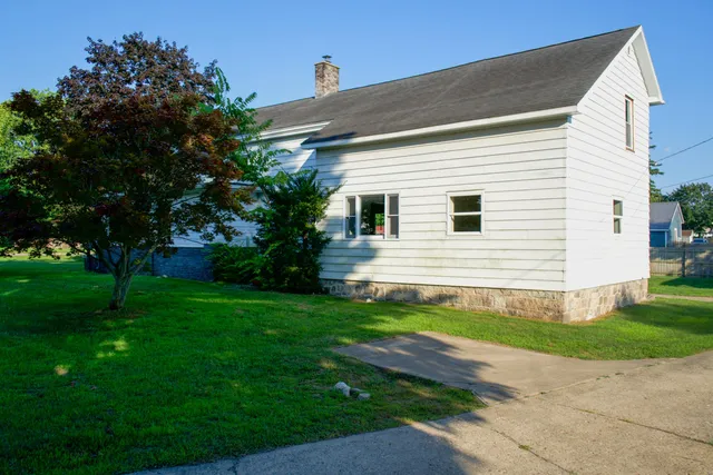$189,900 | 640 South Washington Street, Constantine, MI 49042