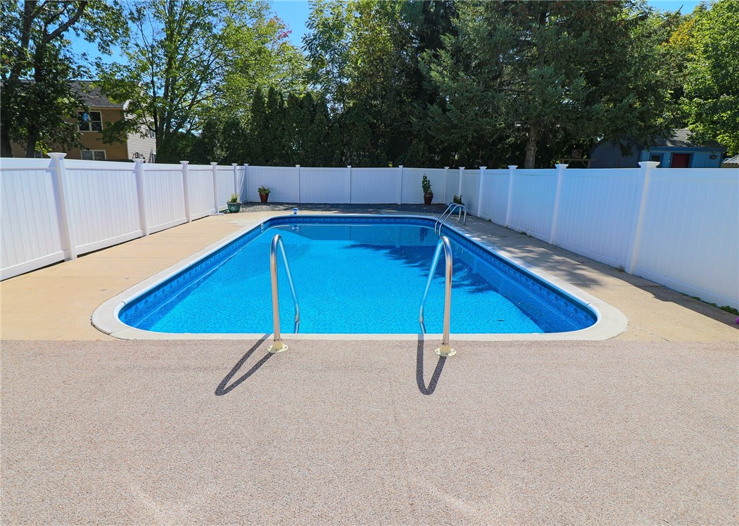 87 Nancy Court Woonsocket, RI 02895 - Photo 8 of 40 Gallery Image 8