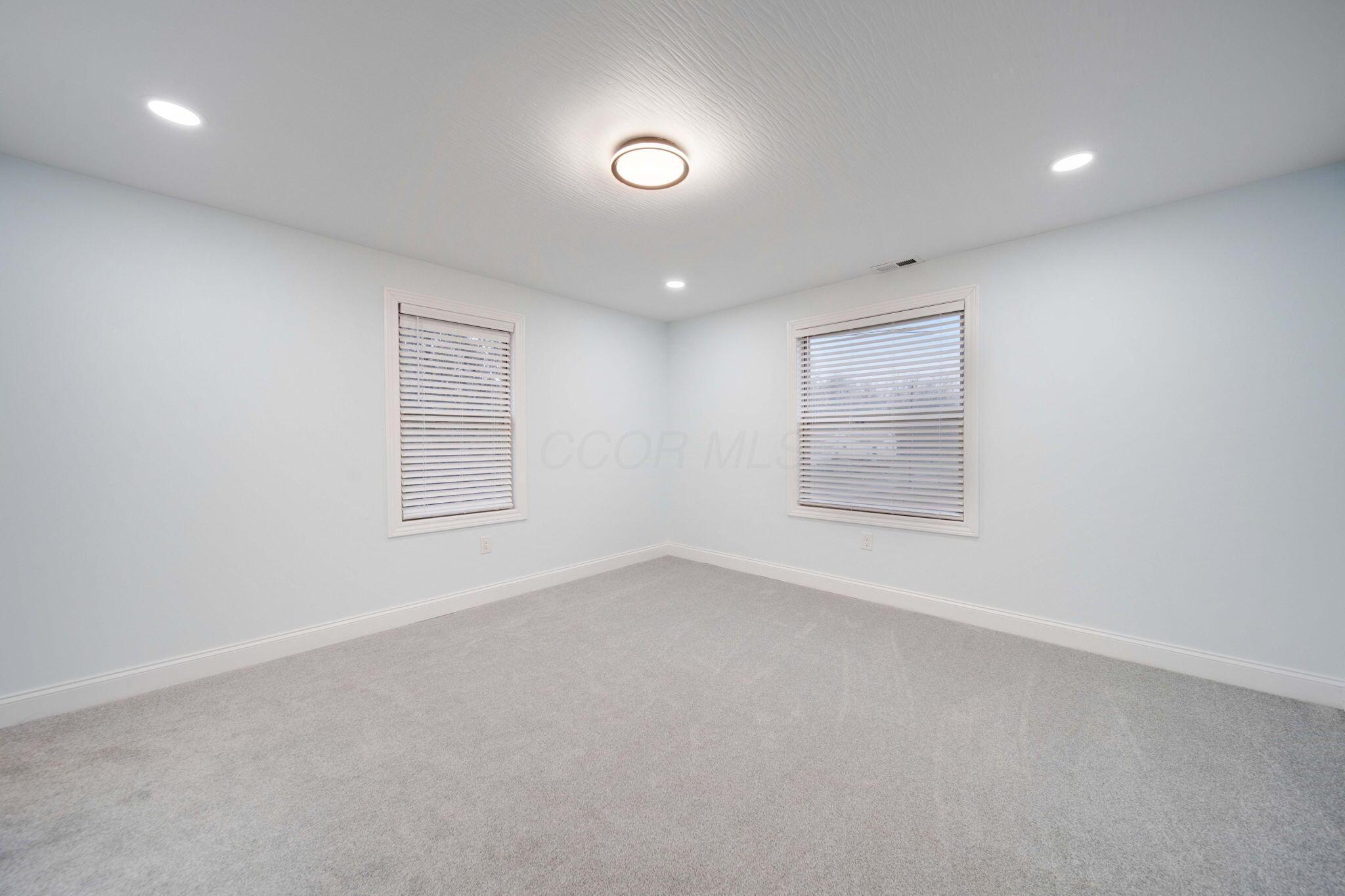 4874 Ridge Street Columbus, OH 43207 - Photo 16 of 40 25-web-or-mls-A7403707_8_9