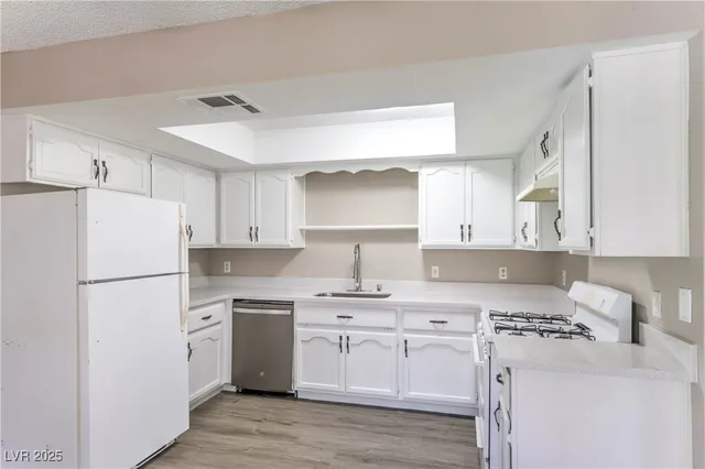 $1,355 | 6647 West Tropicana Avenue, Unit 202, Las Vegas, NV 89103