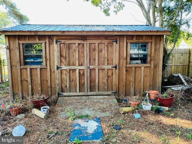 a view of a backyard with sitting area and furniture