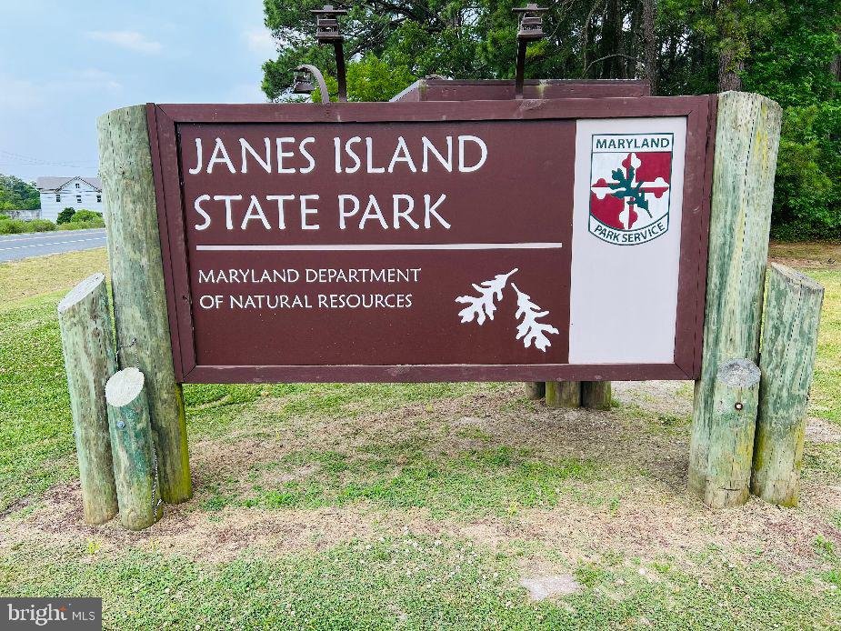 232 North Somerset Avenue Crisfield, MD 21817 - Photo 42 of 42 a sign that is sitting on a brick wall