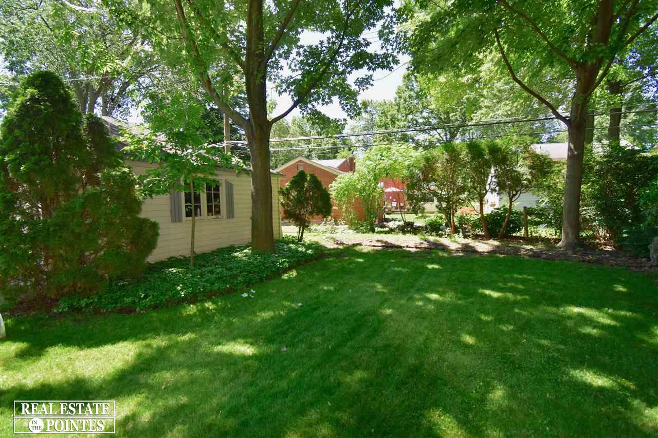 1699 Severn Road Grosse Pointe Woods, MI 48236 - Photo 6 of 28