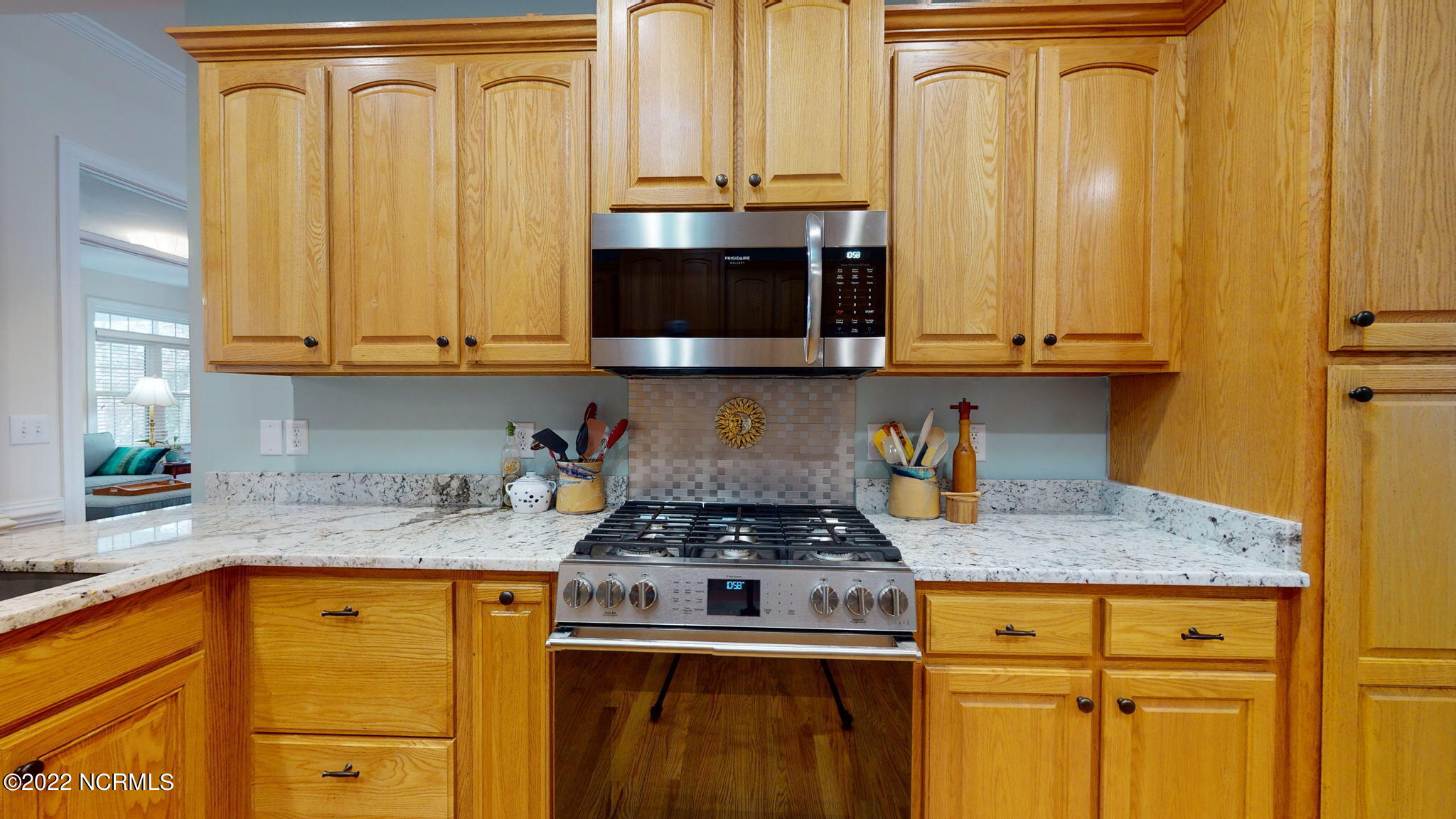 206 Nydegg Road New Bern, NC 28562 - Photo 19 of 64 6 Burner Gas Stove