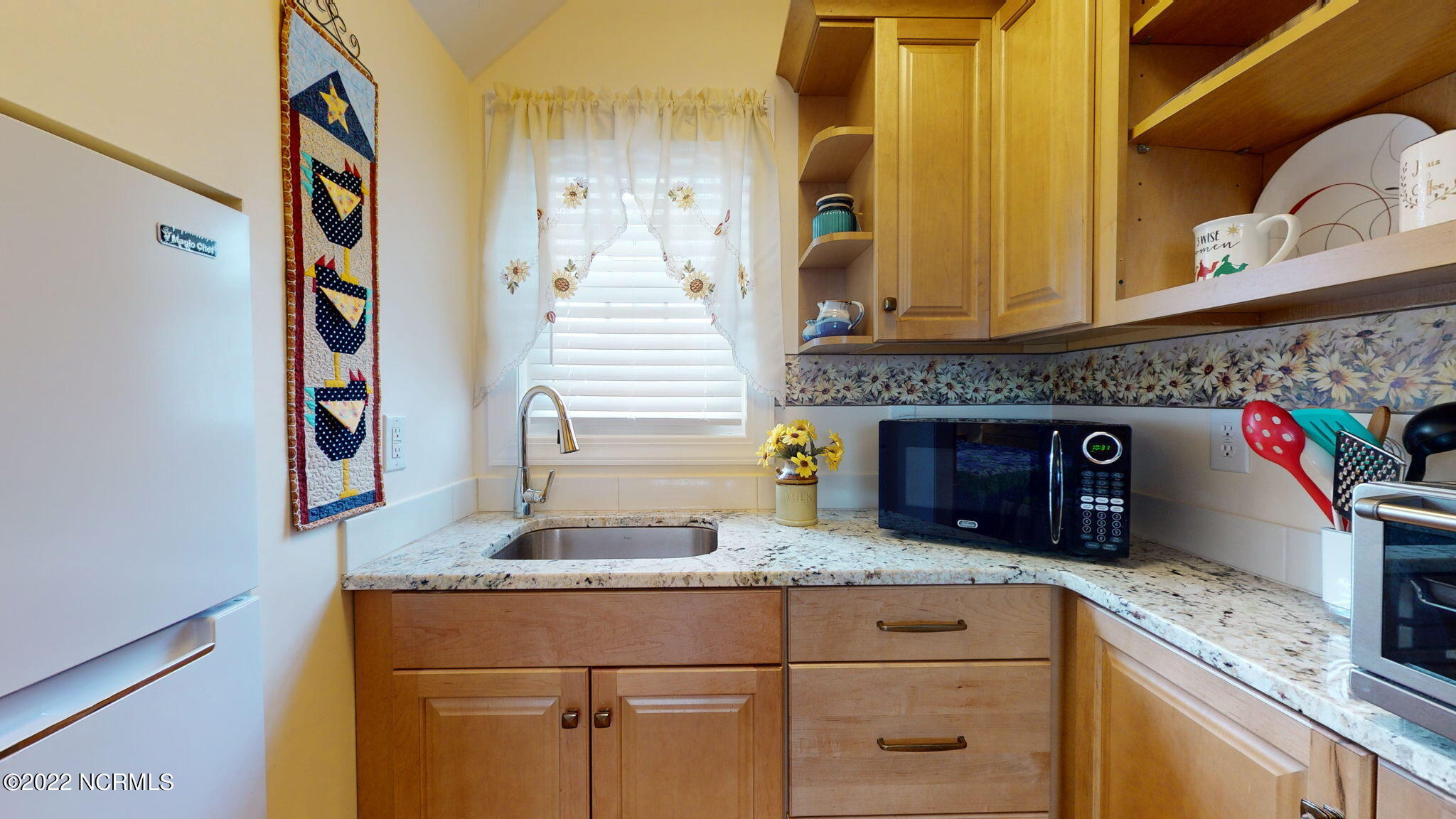 206 Nydegg Road New Bern, NC 28562 - Photo 38 of 64 Kitchenette