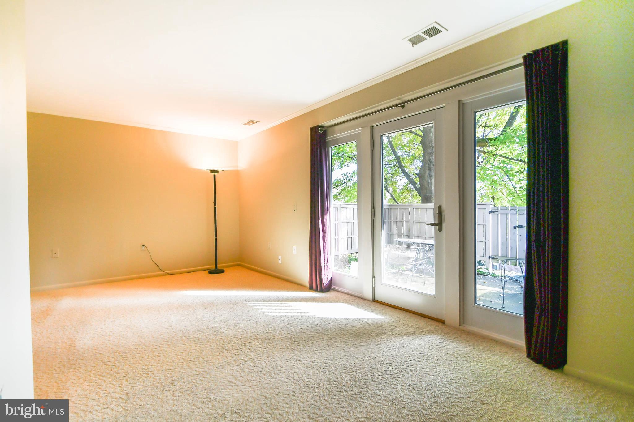 103 A Cross Keys Road, Unit R103A Baltimore, MD 21210 - Photo 6 of 19 Living Room