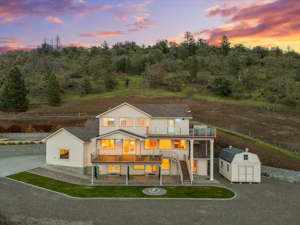 $1,295,000 | 4002 Dry Creek Road, Medford, OR 97504