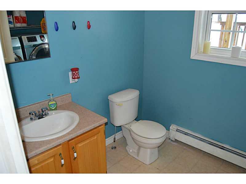 29 Dexter Road Garland, ME 04939 - Photo 12 of 18 Bathroom.