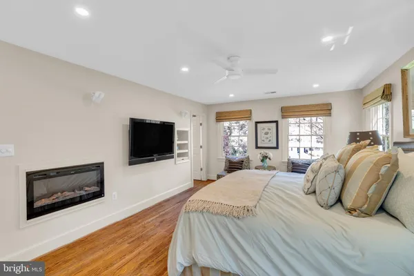$1,371,900 | 7317 South View Court, Fairfax Station, VA 22039