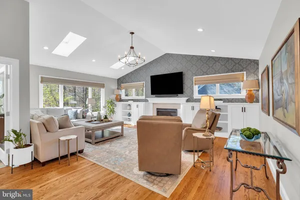$1,371,900 | 7317 South View Court, Fairfax Station, VA 22039