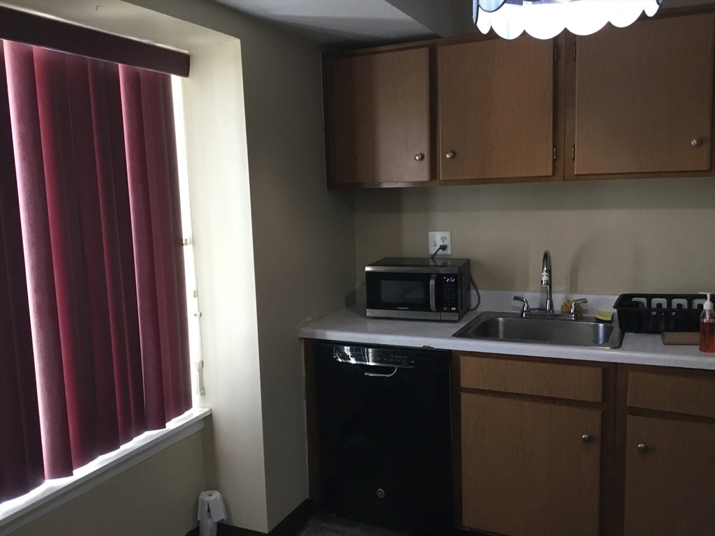 25 Nassau Drive, Unit 25 Springfield, MA 01129 - Photo 2 of 9