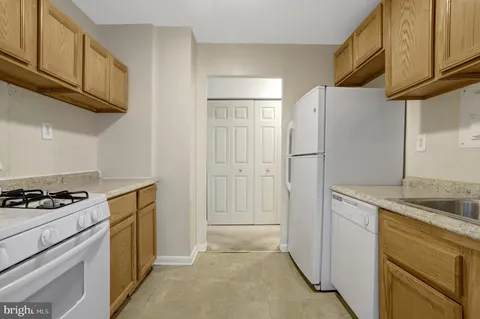 $220,000 | 5565 Columbia Pike, Unit 412, Arlington, VA 22204