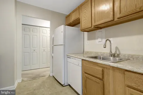 $220,000 | 5565 Columbia Pike, Unit 412, Arlington, VA 22204