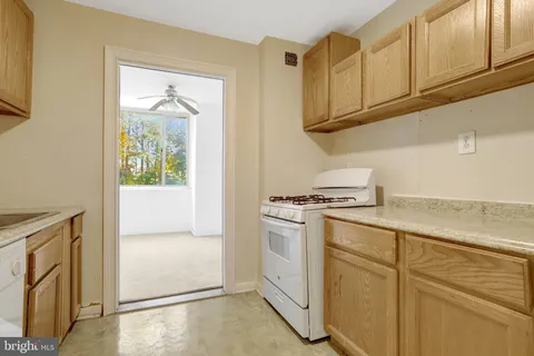 $220,000 | 5565 Columbia Pike, Unit 412, Arlington, VA 22204