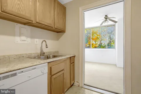 $220,000 | 5565 Columbia Pike, Unit 412, Arlington, VA 22204