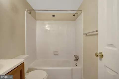 $220,000 | 5565 Columbia Pike, Unit 412, Arlington, VA 22204