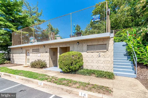 $220,000 | 5565 Columbia Pike, Unit 412, Arlington, VA 22204