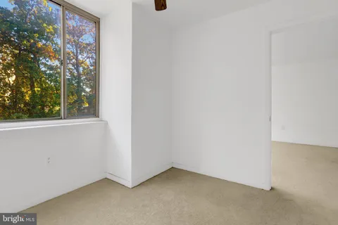 $220,000 | 5565 Columbia Pike, Unit 412, Arlington, VA 22204