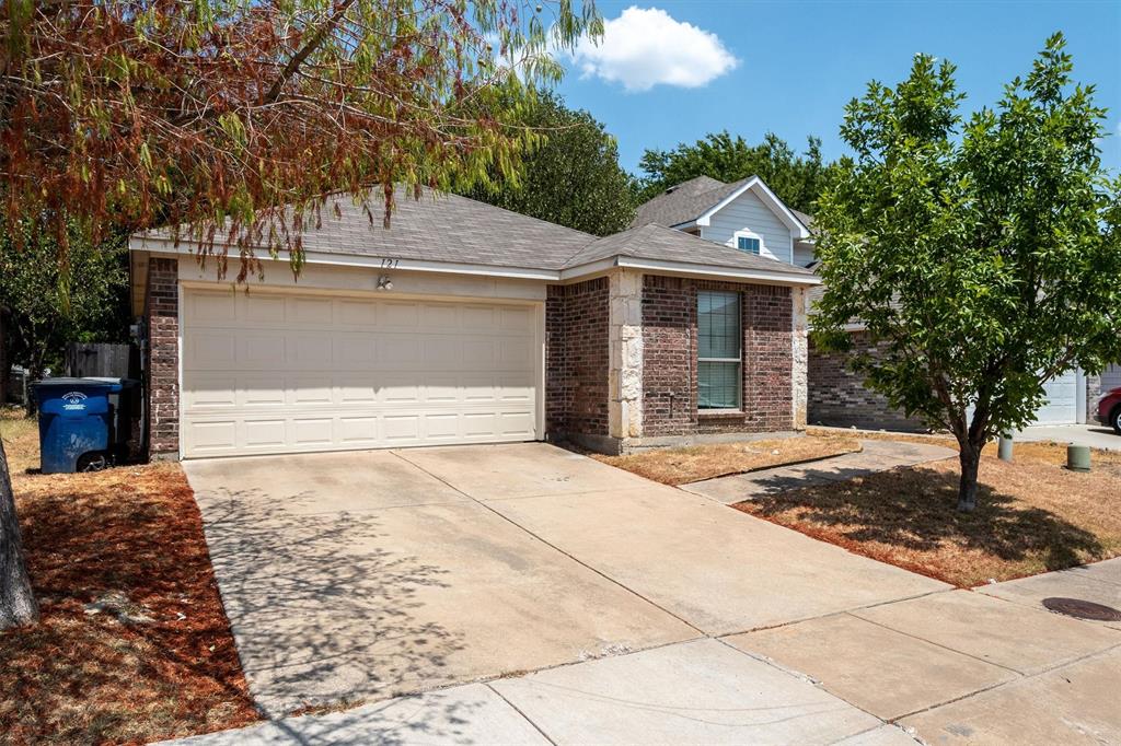 121 Cliff Height Circle Dallas, TX 75241 - Photo 2 of 25