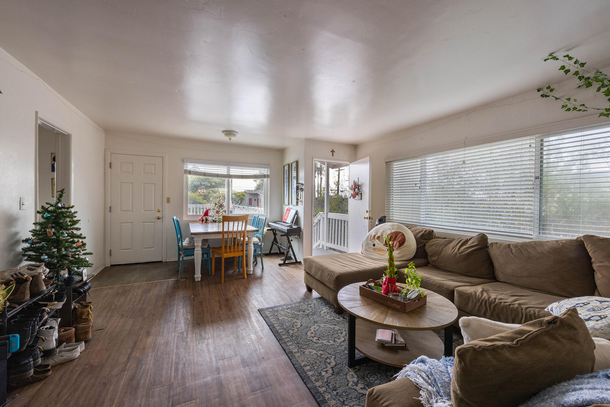 6636 Sabado Tarde Road Goleta, CA 93117 - Photo 6 of 22 Upper Living Room