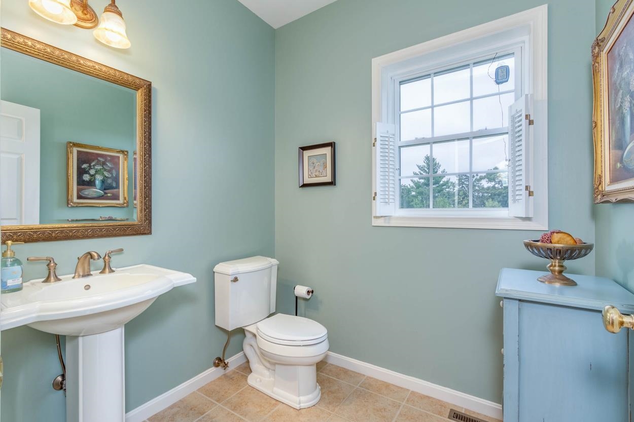 25 Collins Way Pelham, NH 03076 - Photo 6 of 40 Gallery Image 6