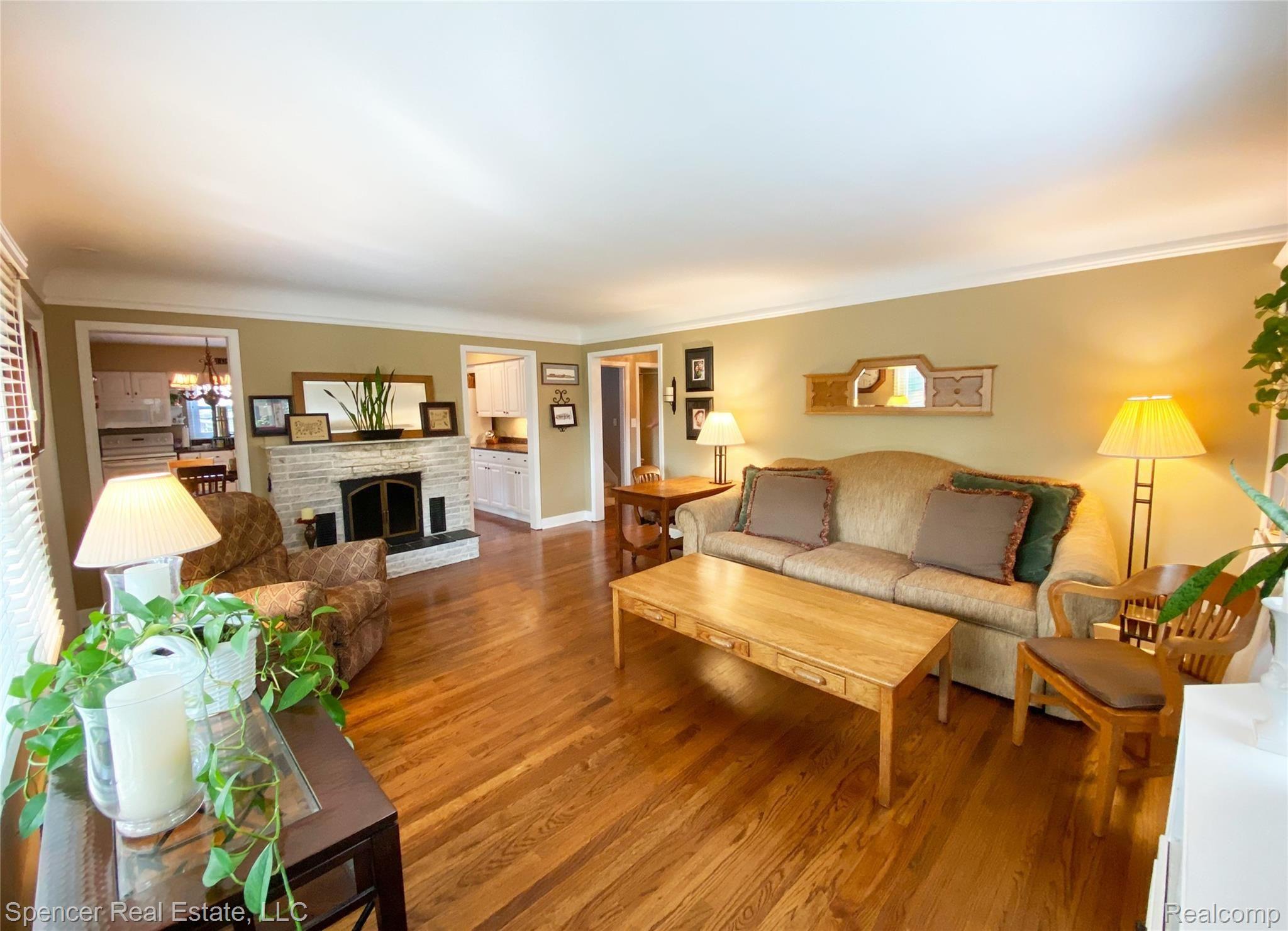 6170 Overlook Road Clarkston, MI 48346 - Photo 11 of 30 Living1.jpg