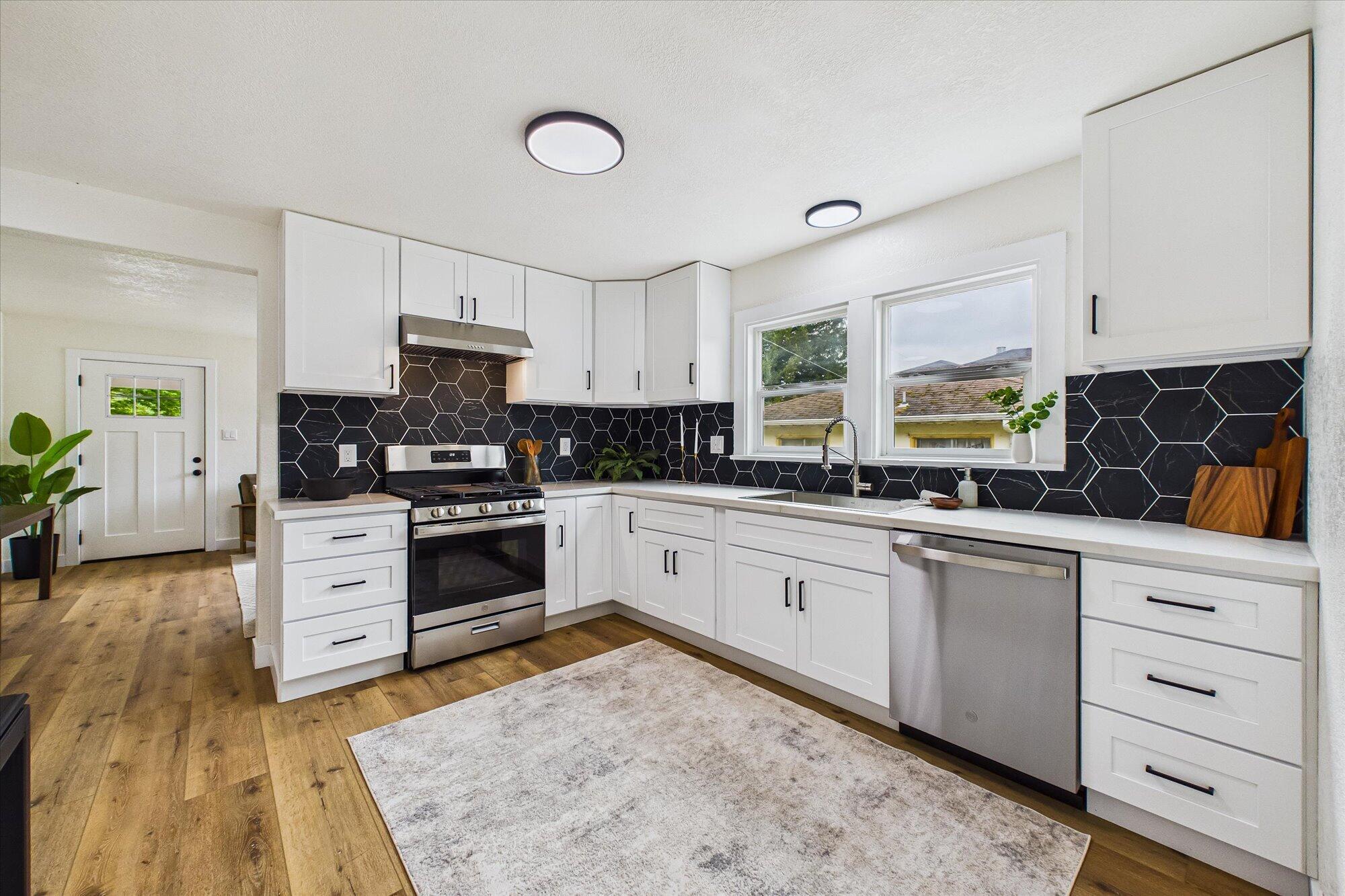 355 Douglas Street Rio Dell, CA 95562 - Photo 10 of 33