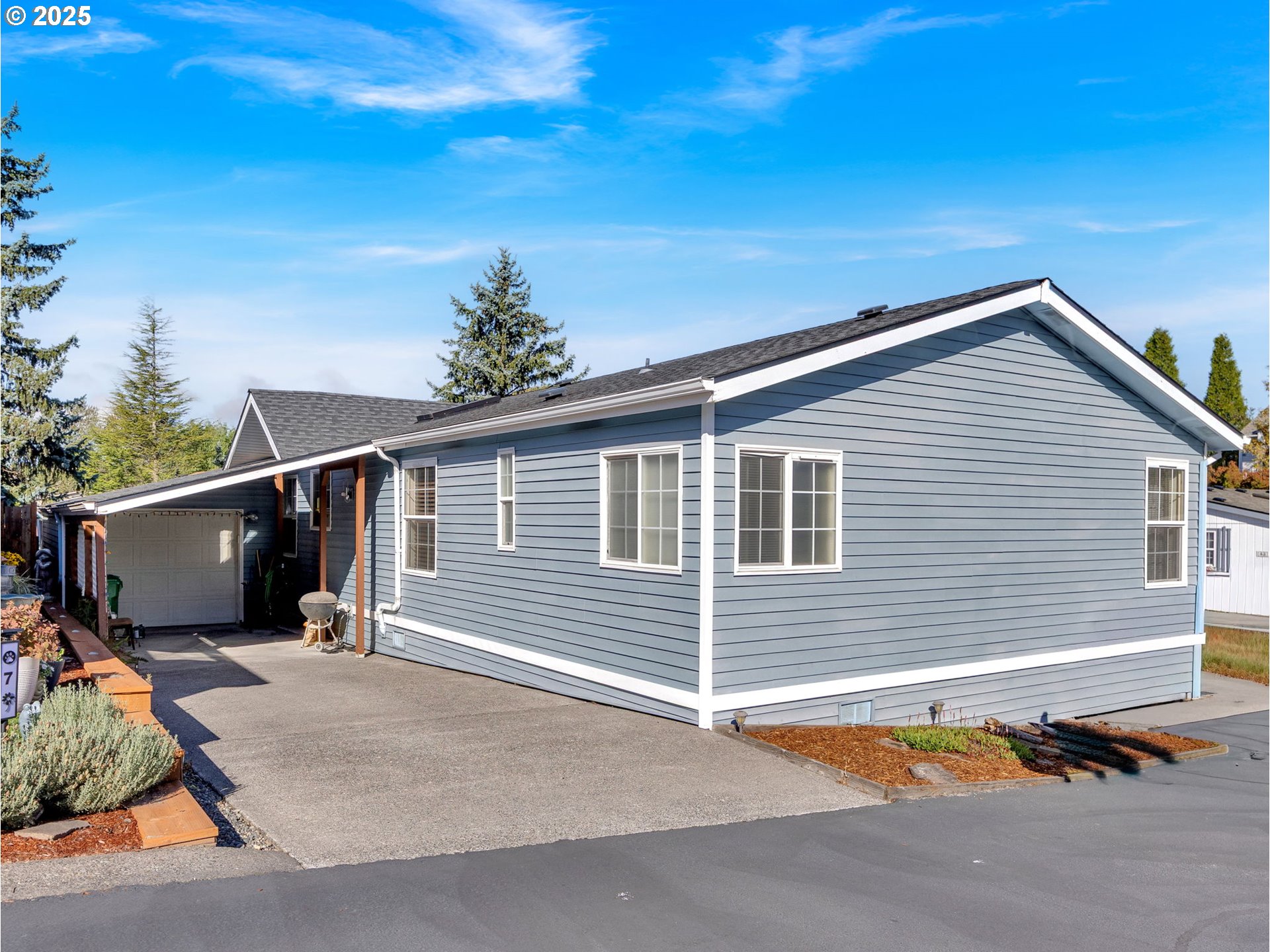 1819 Southeast Orient Drive, Unit 8 Gresham, OR 97080 - Photo 28 of 30 a view of a house with a patio