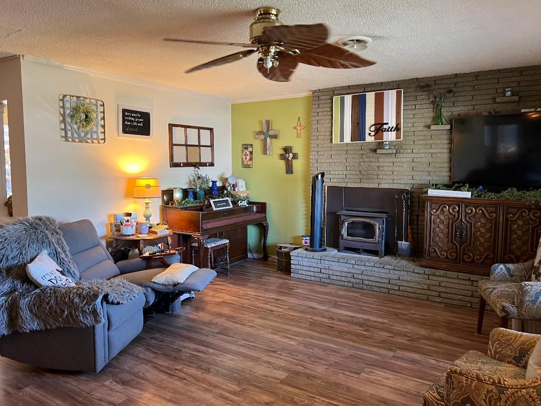22031 Fern Avenue Red Bluff, CA 96080 - Photo 3 of 26