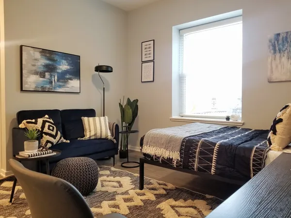 $1,250 | 5240 North Winthrop Avenue, Unit 409, Chicago, IL 60640