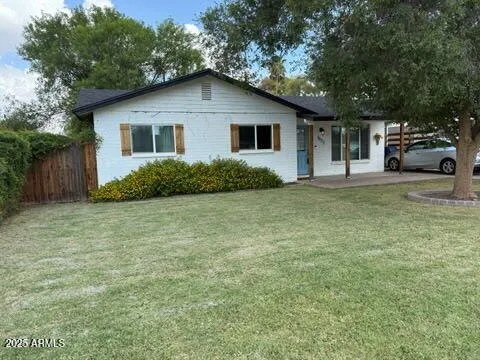 a view of a house with a yard
