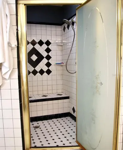 a picture of a bathroom
