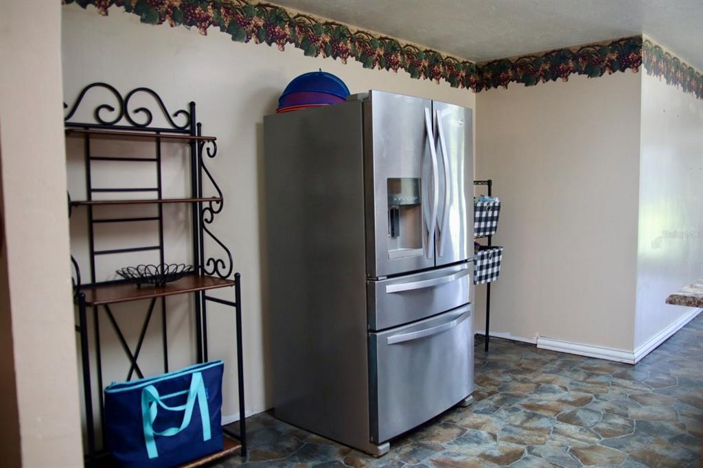 786 Southwest Bozeman Court Lake City, FL 32024 - Photo 10 of 32 a kitchen with refrigerator and window