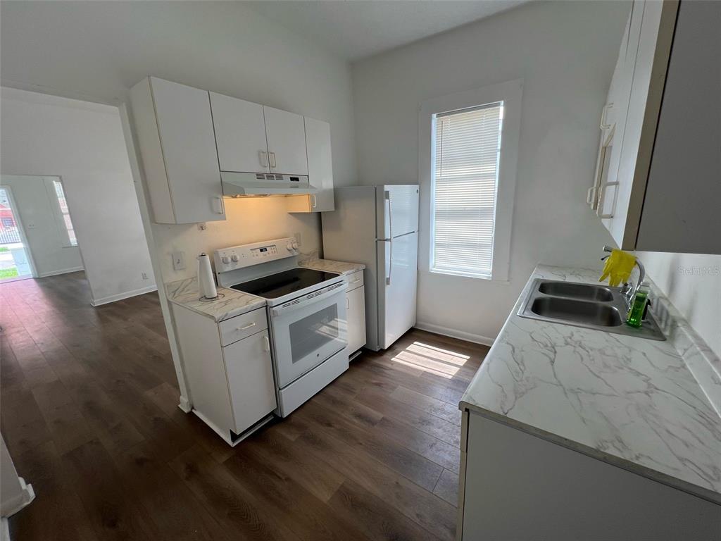 1936 West Cherry Street Tampa, FL 33607 - Photo 3 of 21 a kitchen with granite countertop white cabinets and white appliances