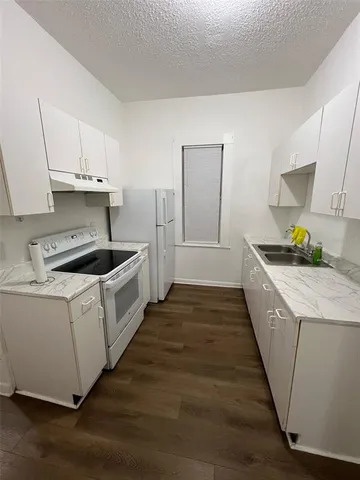 a bathroom with a toilet and a bathtub
