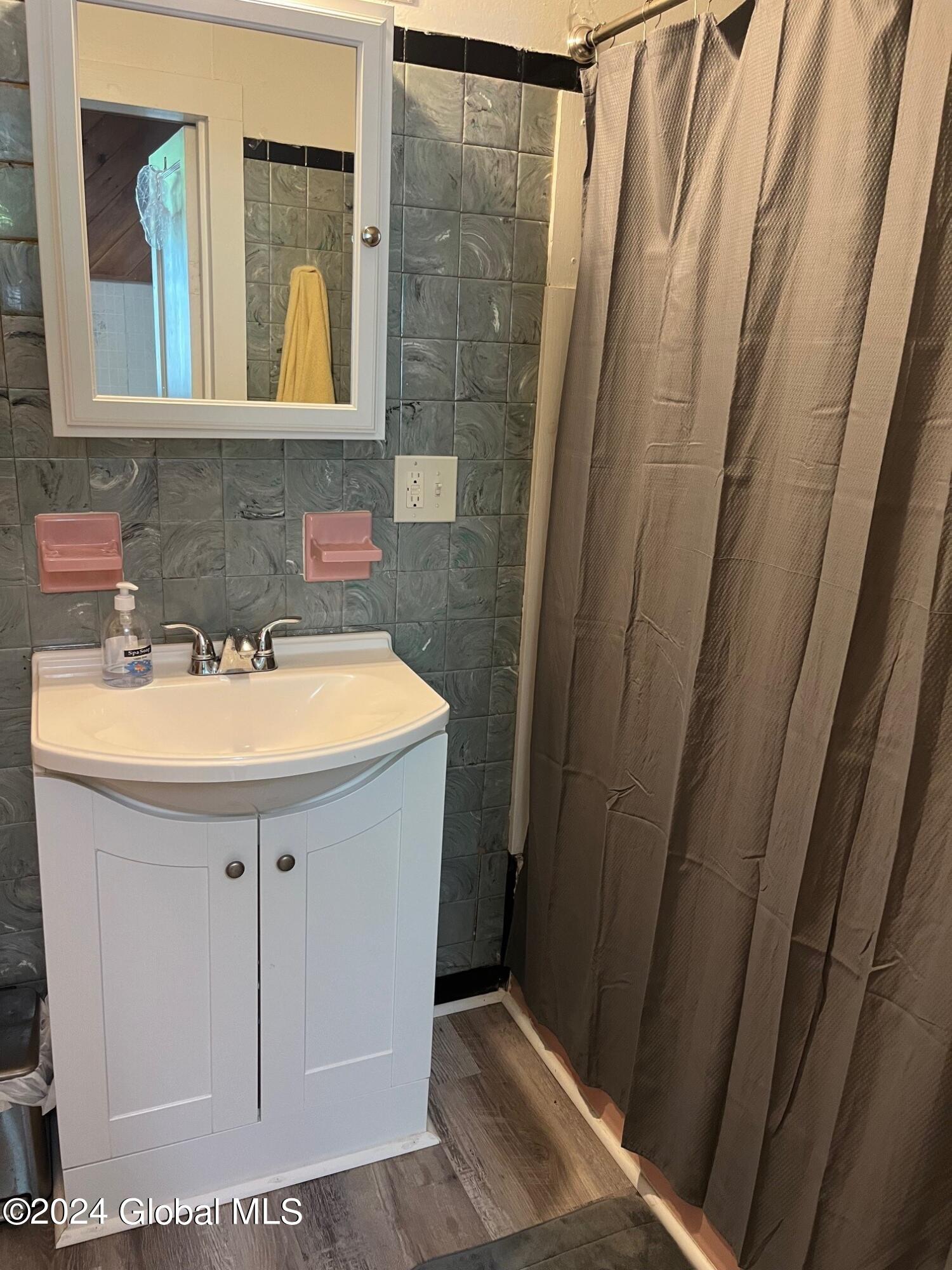 88 Middleline Road Ballston, NY 12020 - Photo 8 of 23 88 Middleline Apt 2 bathroom
