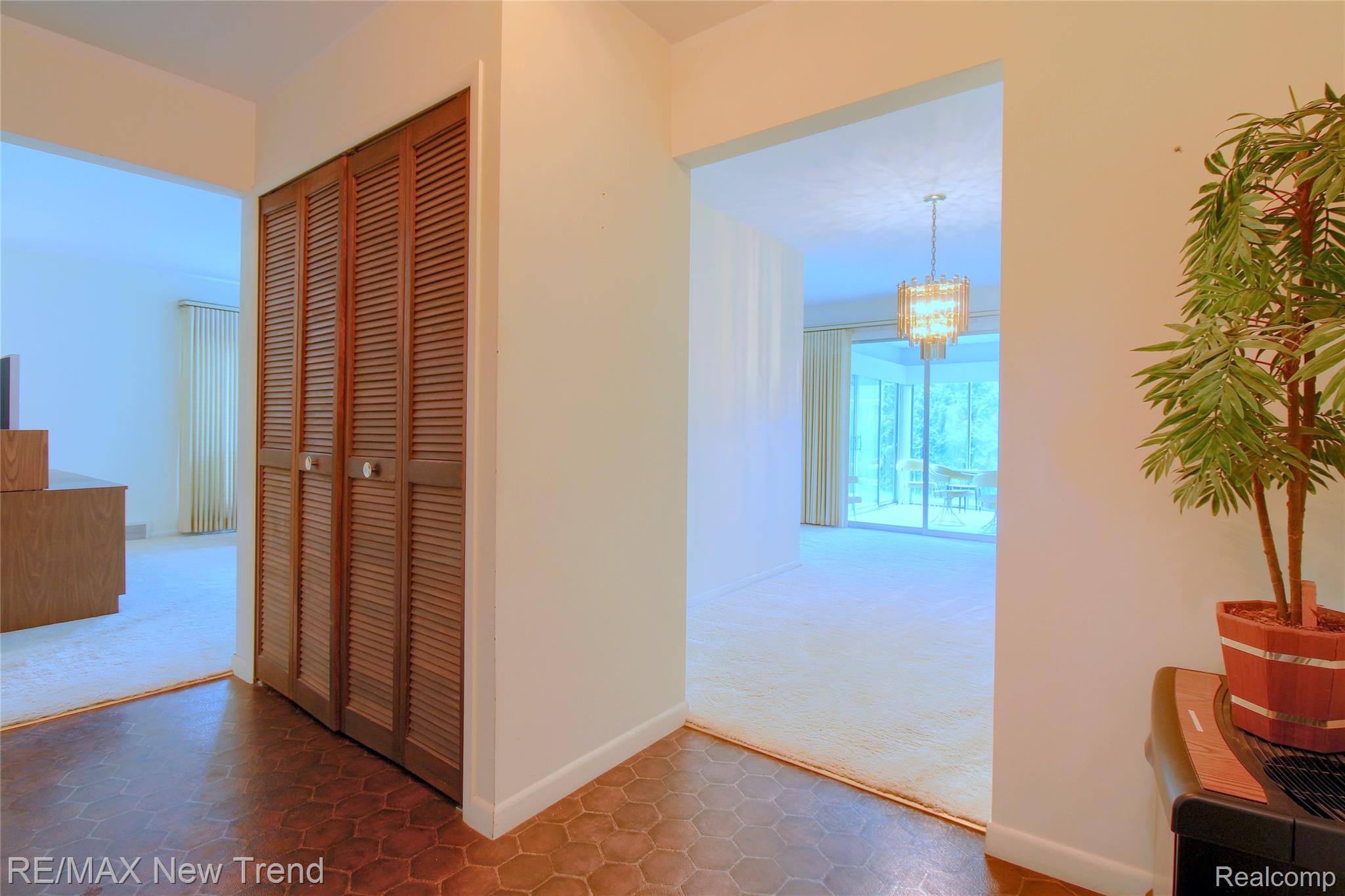 32216 Craftsbury Road Farmington, MI 48334 - Photo 5 of 30 5-Foyer-2nd-View.jpg