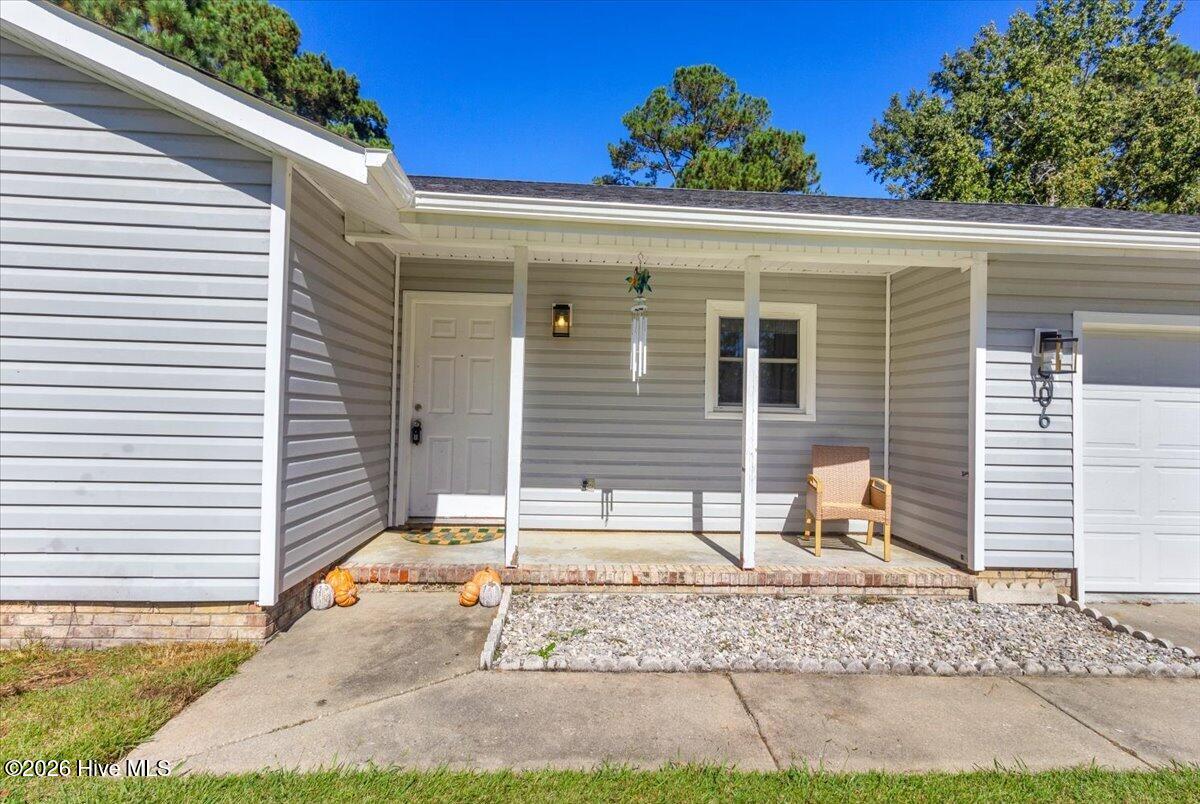 906 Gattis Road Jacksonville, NC 28546 - Photo 5 of 28 Front Porch