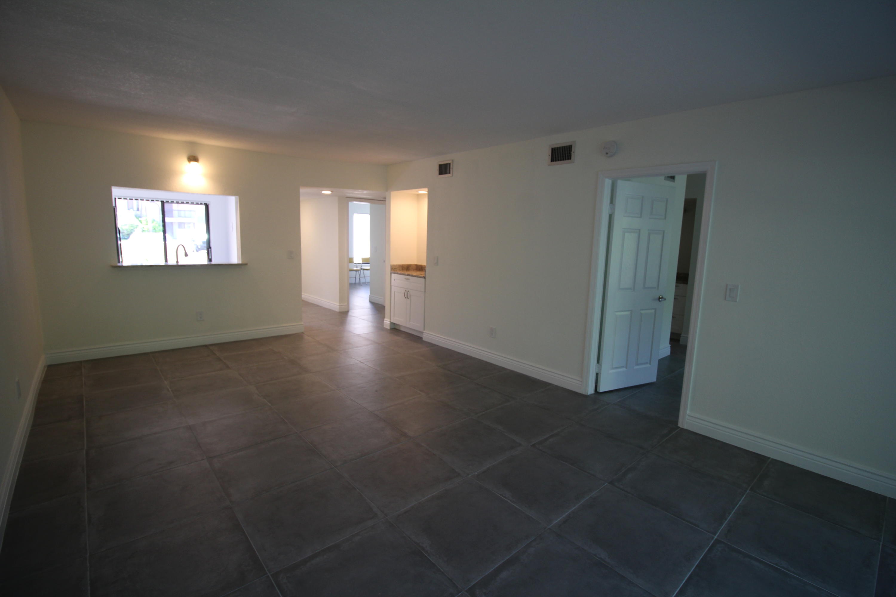 5150 East Club Circle, Unit 104 Boca Raton, FL 33487 - Photo 14 of 23 Livingroom