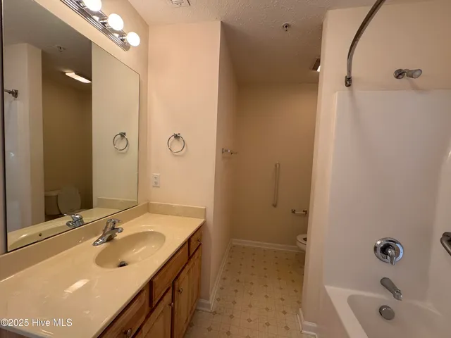 $1,800 | 633 Spencer-Farlow Drive, Unit 13, Carolina Beach, NC 28428