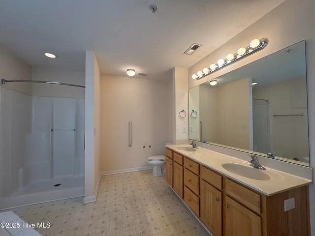 $1,800 | 633 Spencer-Farlow Drive, Unit 13, Carolina Beach, NC 28428