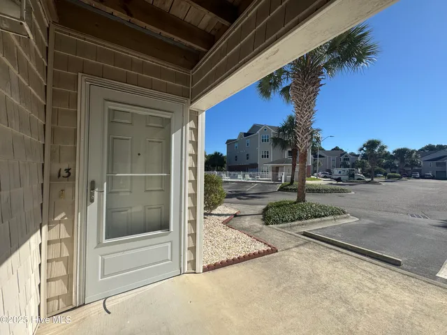 $1,800 | 633 Spencer-Farlow Drive, Unit 13, Carolina Beach, NC 28428