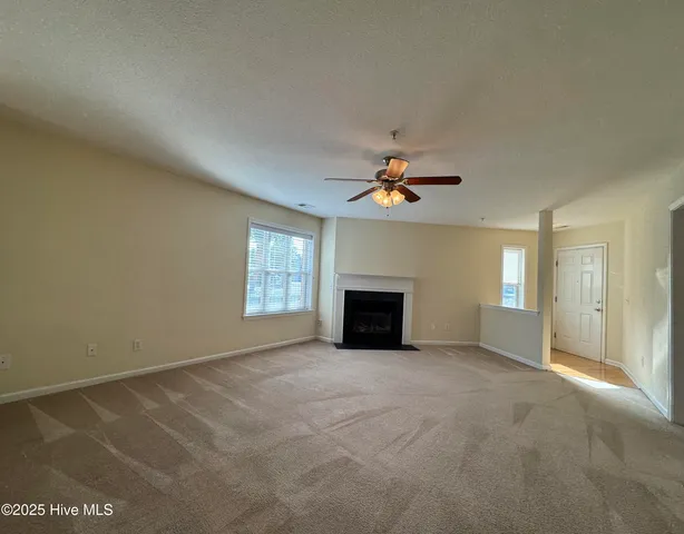 $1,800 | 633 Spencer-Farlow Drive, Unit 13, Carolina Beach, NC 28428