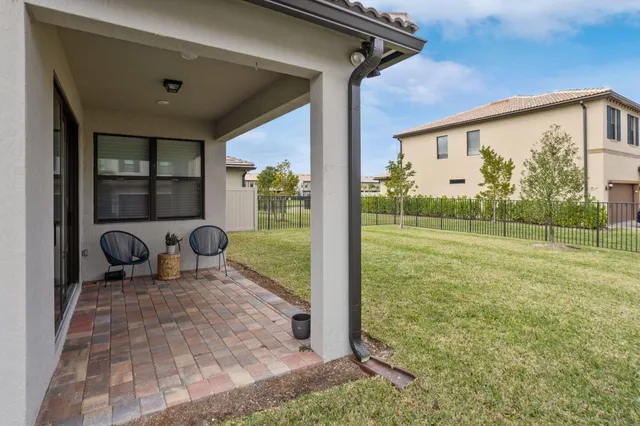 a view of backyard with garden and patio
