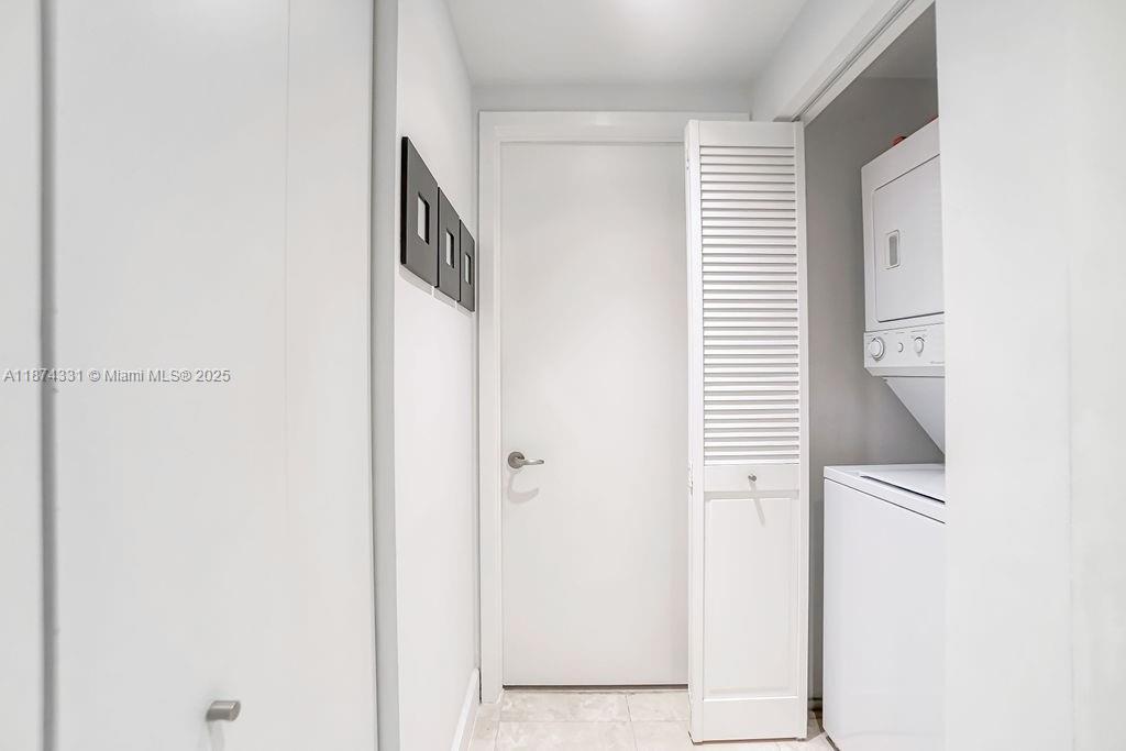 1331 Brickell Bay Drive, Unit 906 Miami, FL 33131 - Photo 10 of 13 a view of an entryway with a door