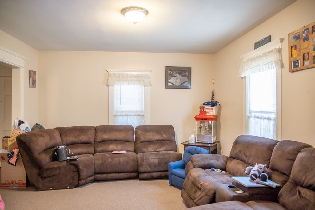 11 Elizabeth Street Springfield, MA 01109 - Photo 5 of 13