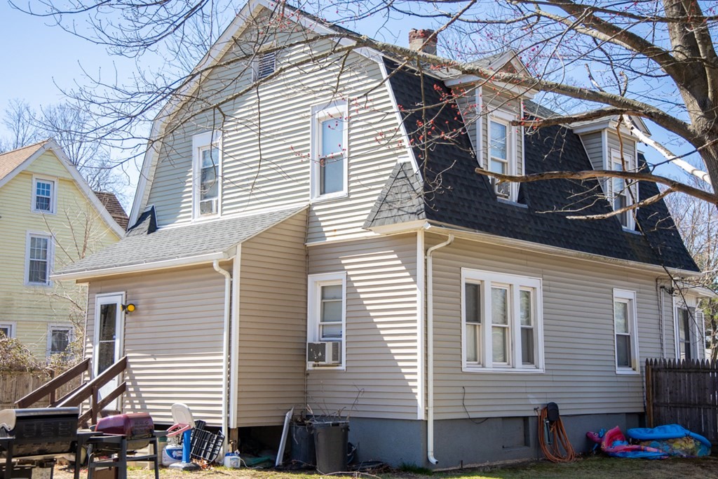 11 Elizabeth Street Springfield, MA 01109 - Photo 9 of 13
